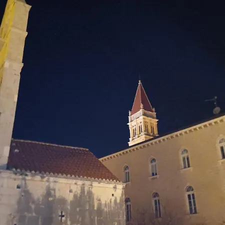 Ruzmarin 特罗吉尔