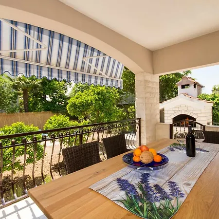 Ruzmarin 特罗吉尔