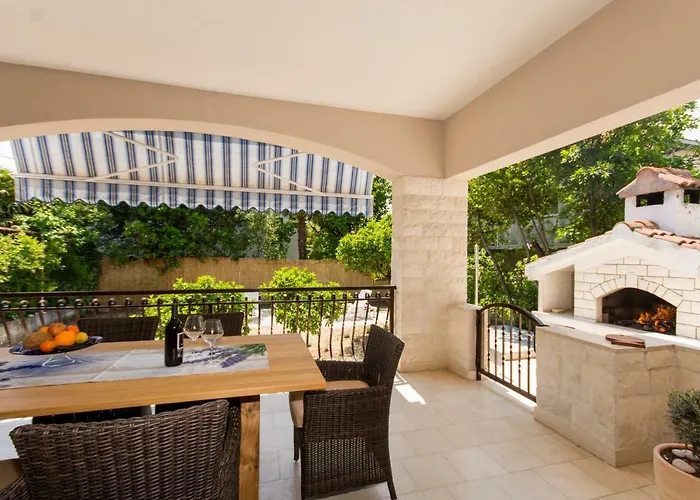 Ruzmarin 特罗吉尔